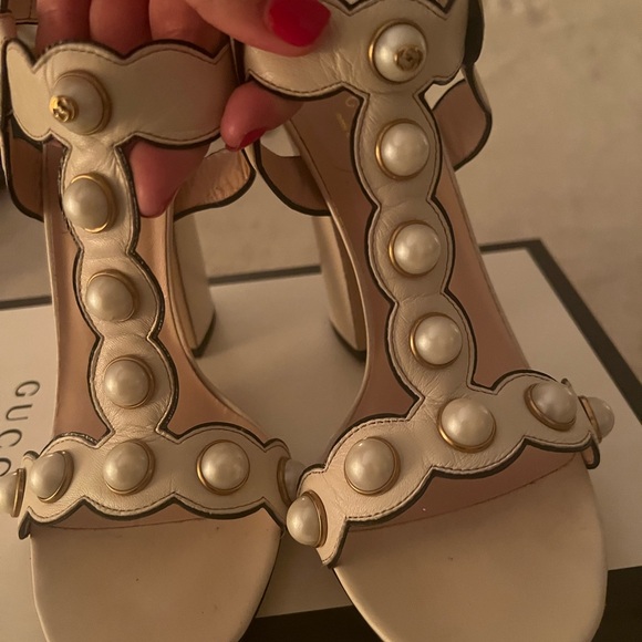 Beige chunky heel Gucci Sandals size 37. In very good condition. Authentic - Picture 2 of 6